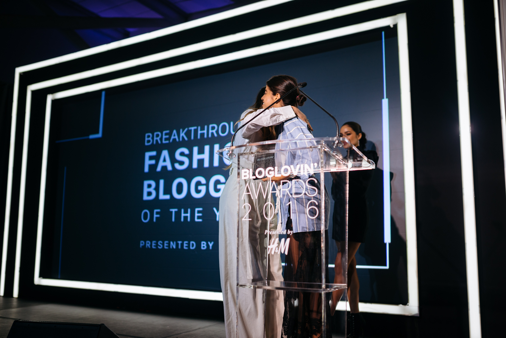 Maristella accepts the award as Breakthrough Fashion Blogger of the Year from Leandra Medine of Man Repeller