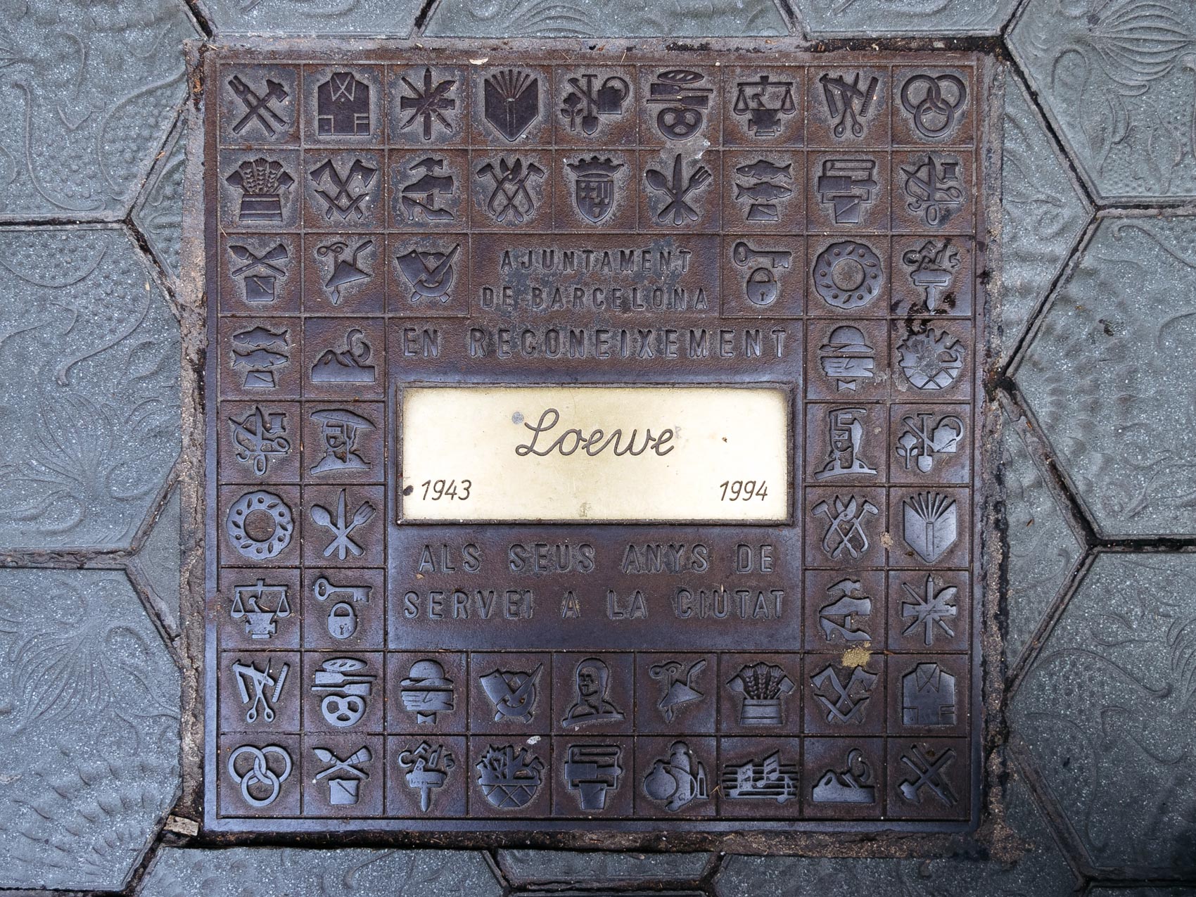 Commemorative plaque awarded to spanish leather luxury house Loewe