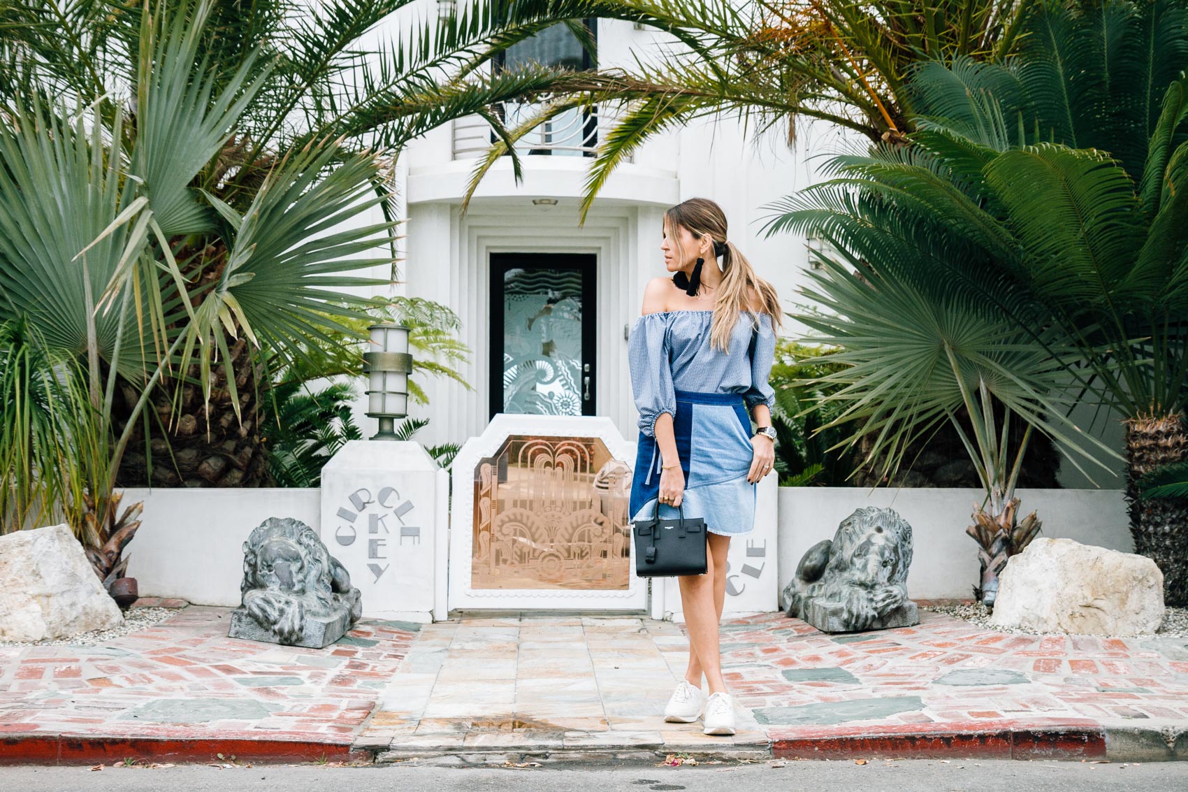 Blogger Maristella in Los Angeles in a comfy everyday outfit idea