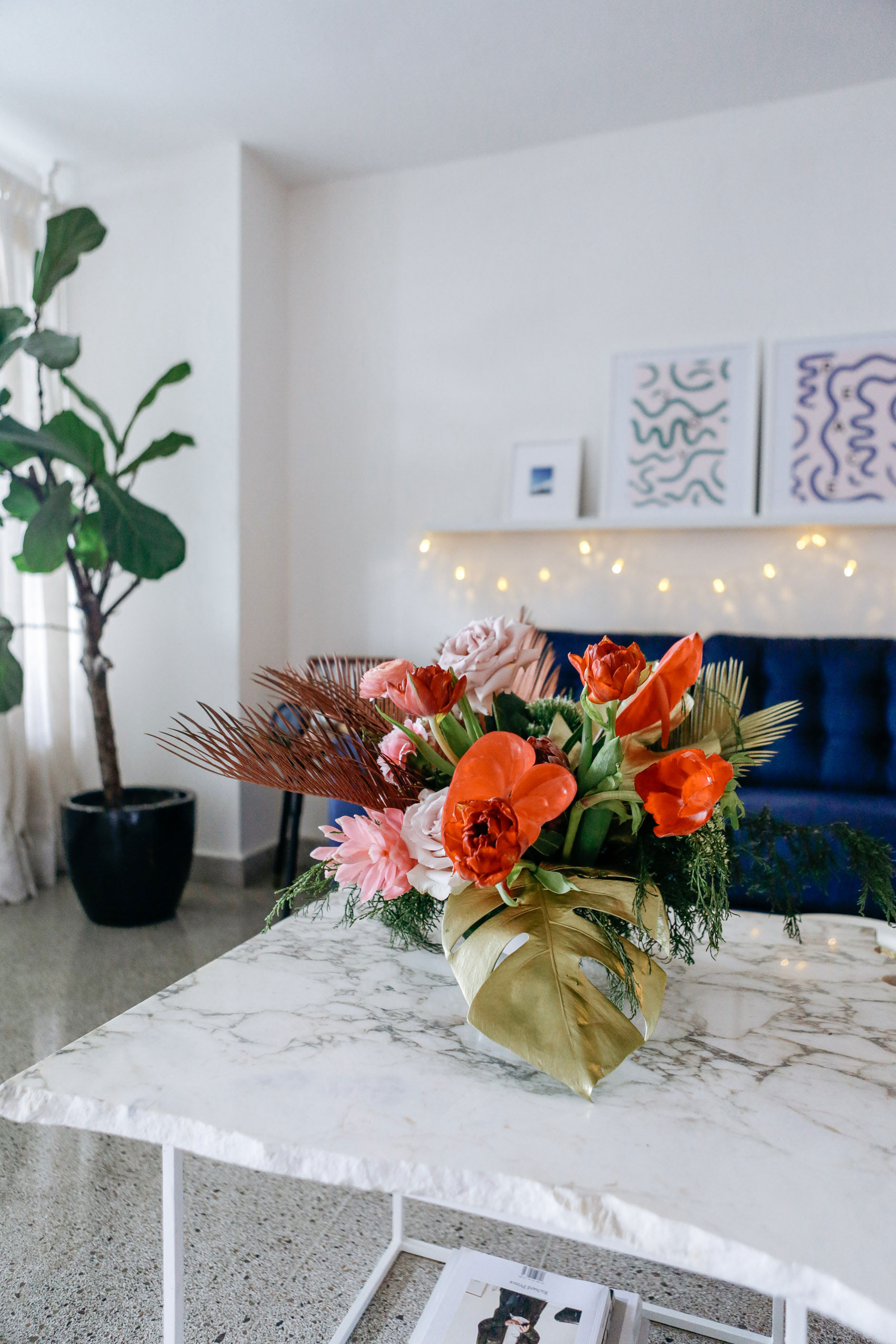 Minimal scandinavian and tropical mix decor for the Holidays