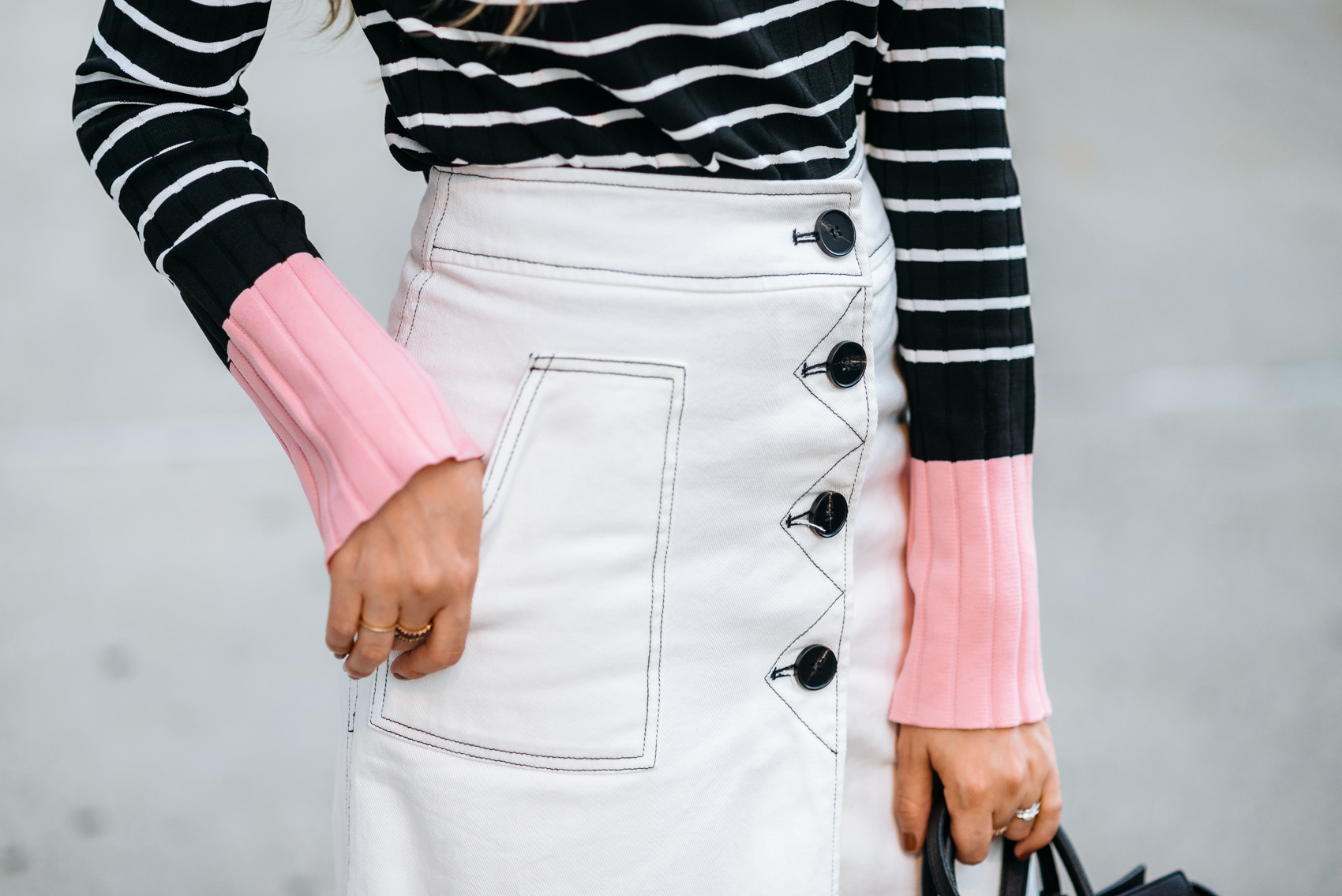 High waist button front skirt outfit idea by blogger Maristella