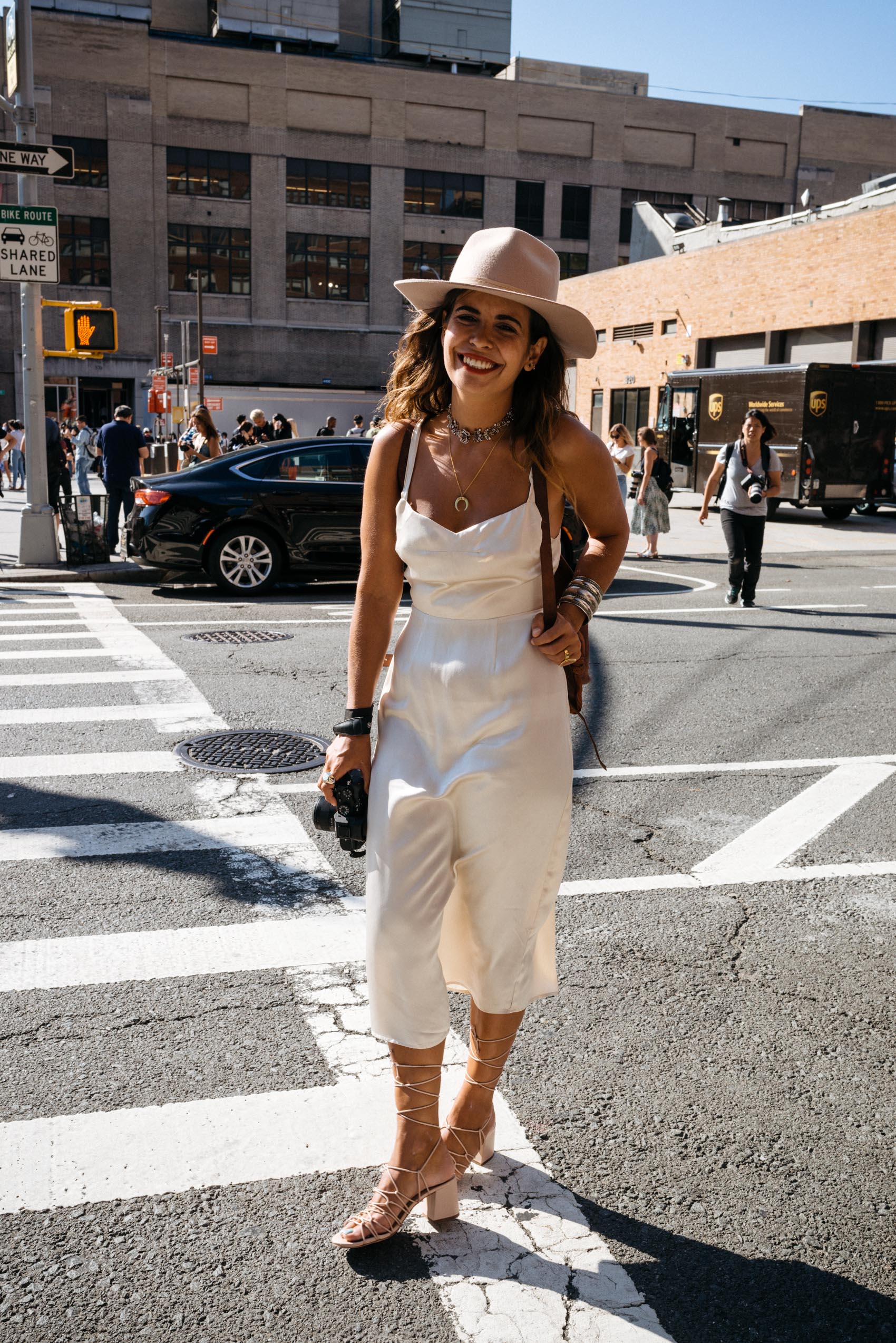 Sara Escudero blogger Collage Vintage simple western outfit inspiration in New York Fashion Week