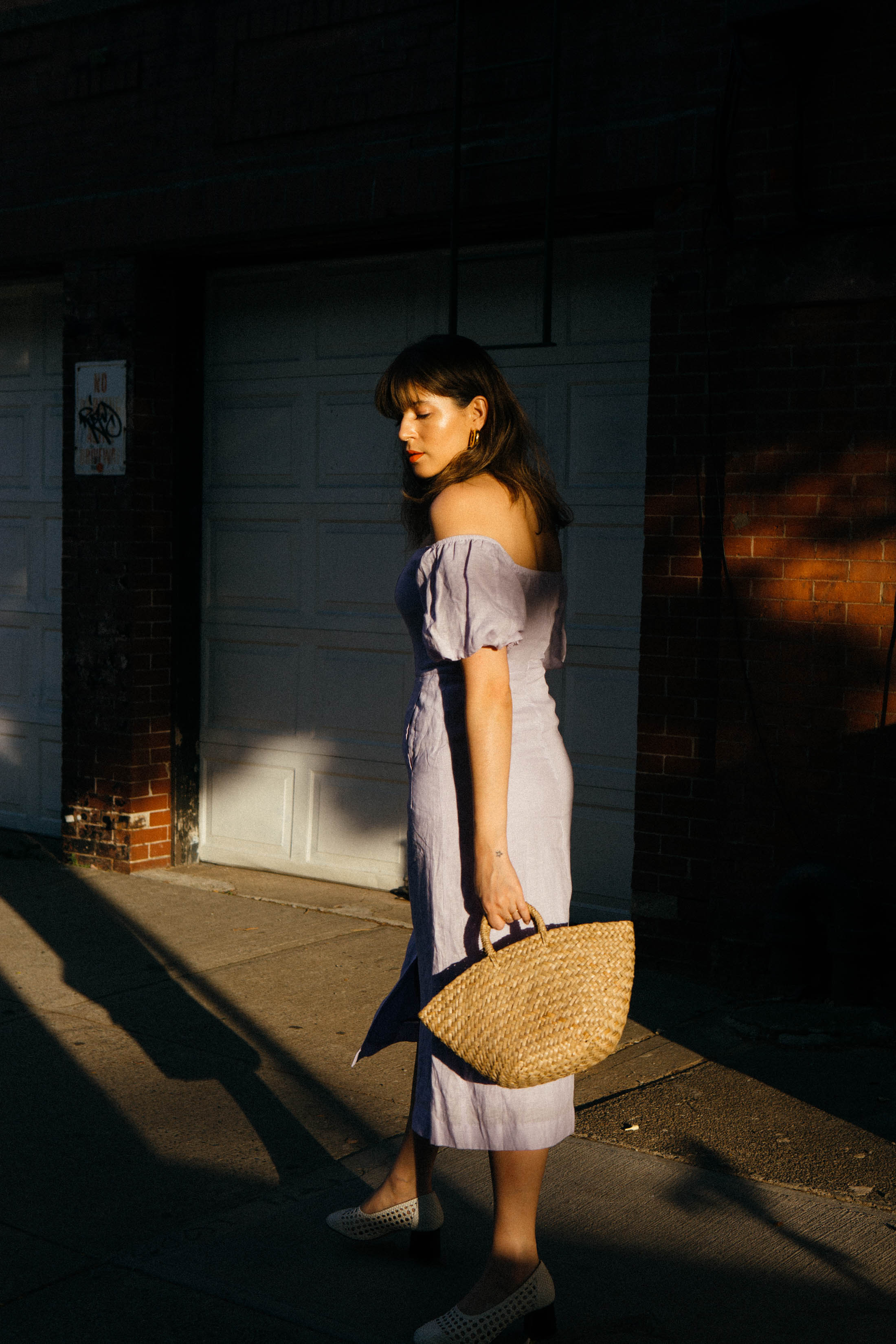 Maristella wears a linen dress with puff sleeves from brit label Kitri Studio